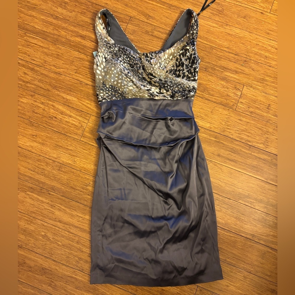 New Suzie Chin Sleeveless grey Metallic Print Cocktail Dress new with tag size 4